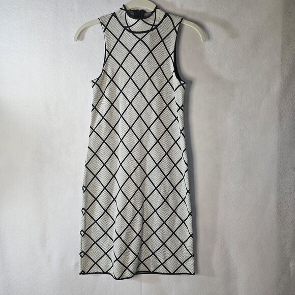 ROMEO & JULIET Sz Small Mock Neck Diamond Pattern Gray & Black Sleevless Sweater - Picture 1 of 7